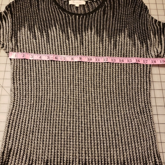 Two by Vince Camuto black and gray sweater - Picture 5 of 7